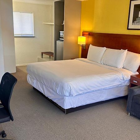 Lakeshore Inn Water Front 摩西湖 外观 照片
