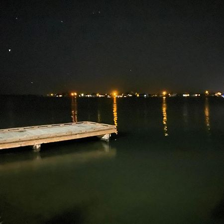 Lakeshore Inn Water Front 摩西湖 外观 照片