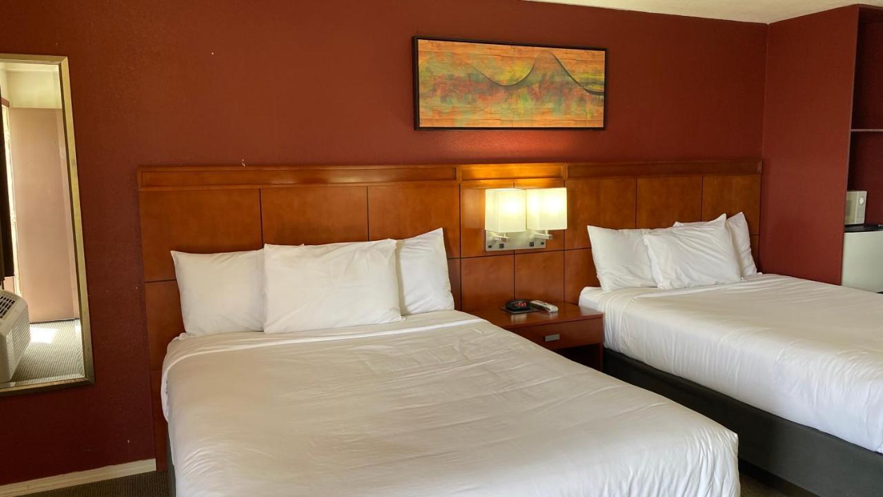 Lakeshore Inn Water Front 摩西湖 外观 照片