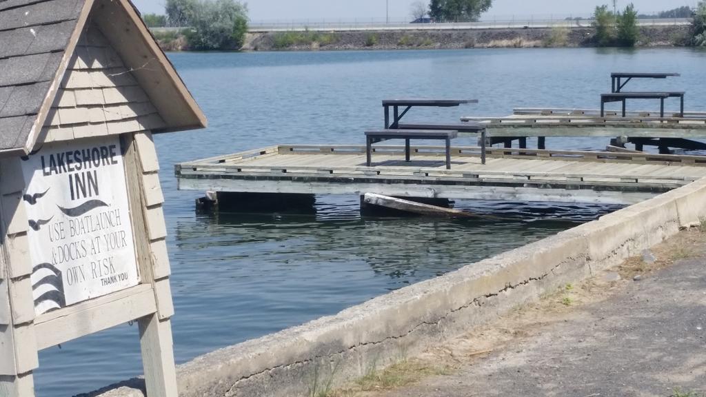 Lakeshore Inn Water Front 摩西湖 外观 照片
