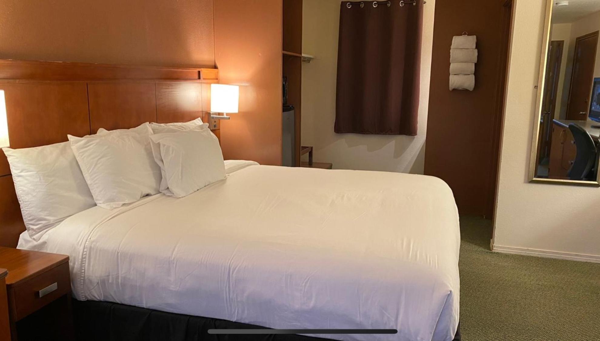 Lakeshore Inn Water Front 摩西湖 外观 照片