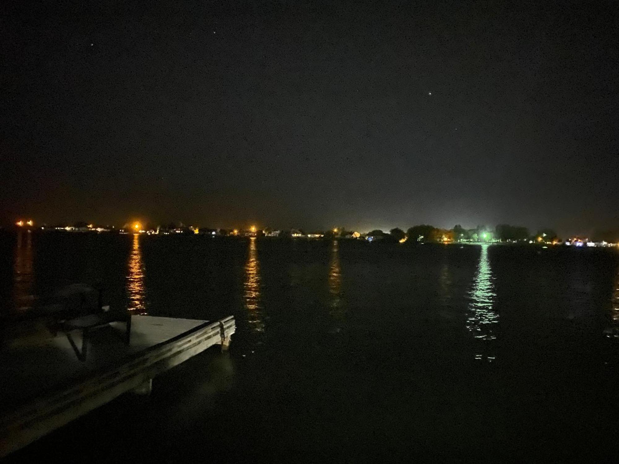 Lakeshore Inn Water Front 摩西湖 外观 照片