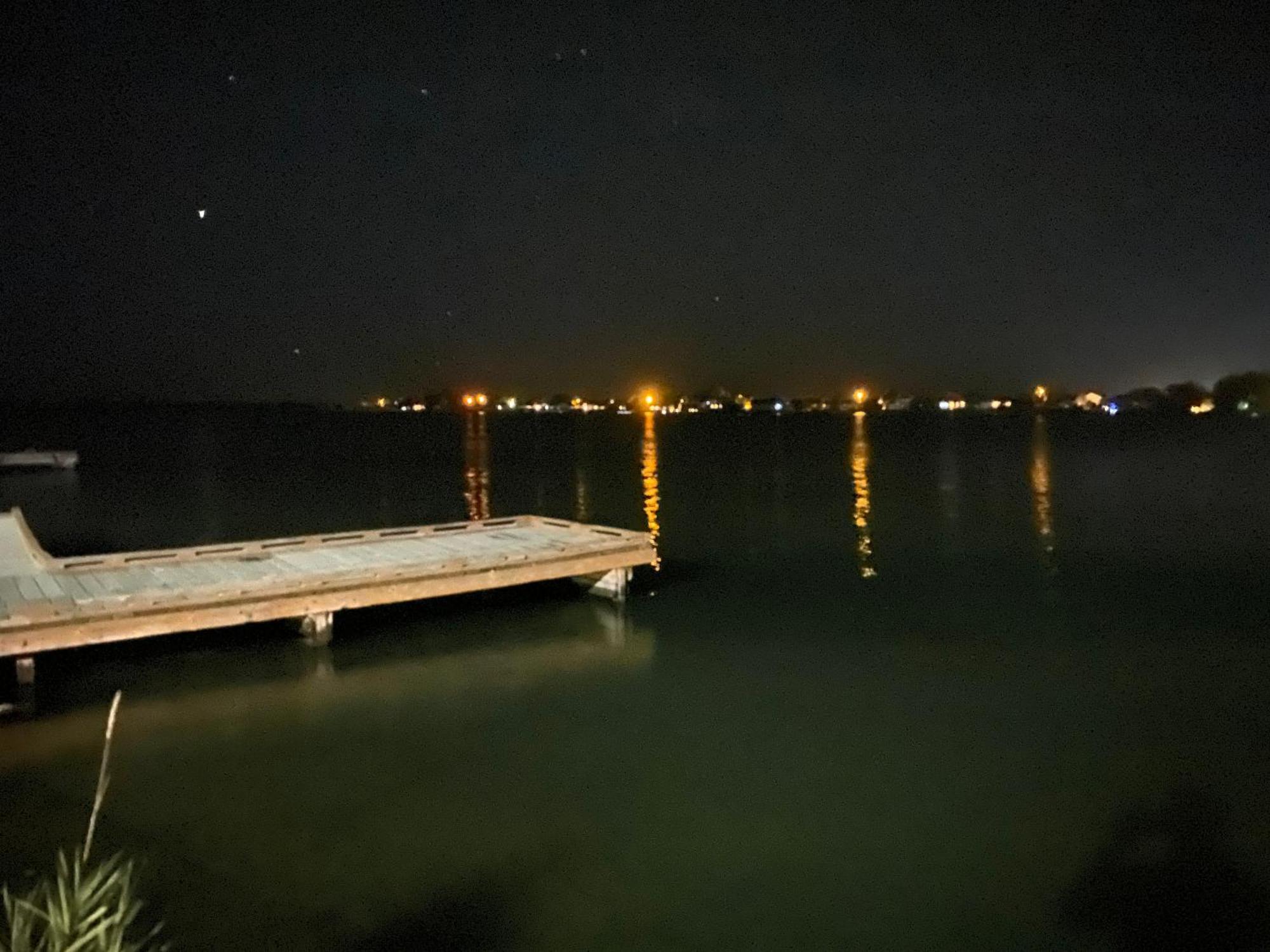 Lakeshore Inn Water Front 摩西湖 外观 照片