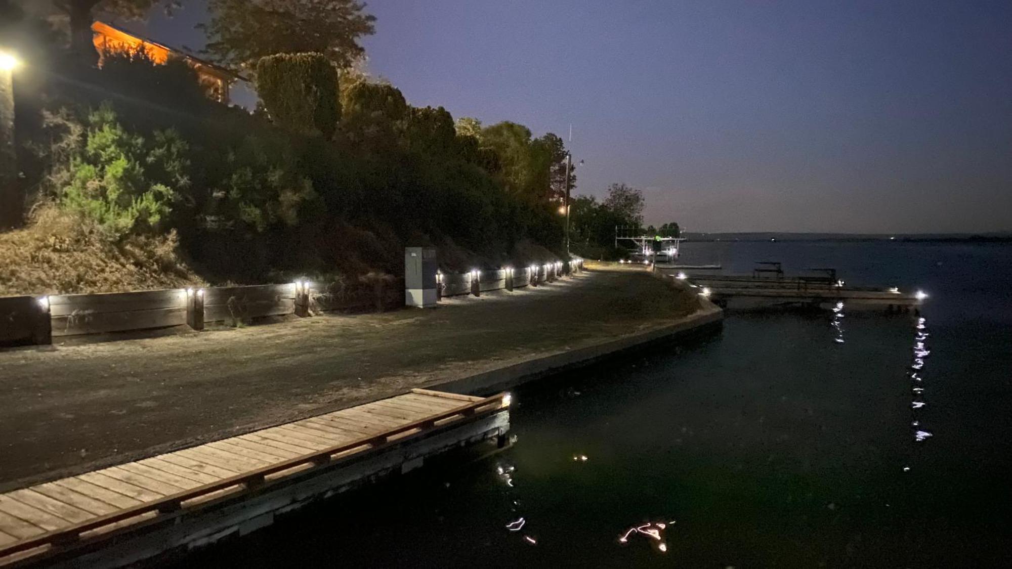 Lakeshore Inn Water Front 摩西湖 外观 照片